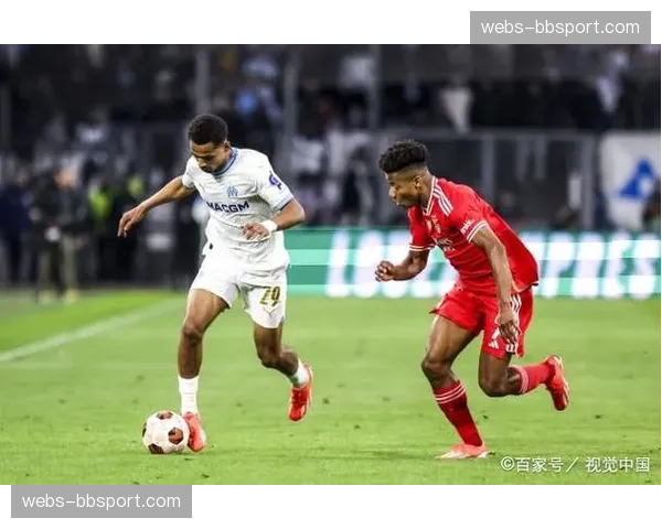 战术复盘：朗斯队如何通过高强度逼抢客场零封击败雷恩